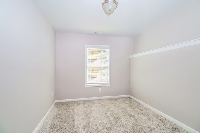 Building Photo - 528 Sycamore Br Rd