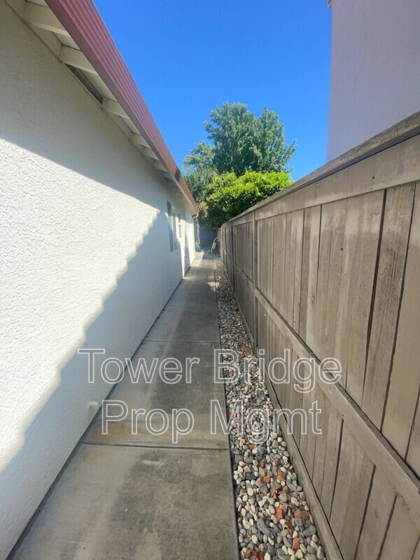 Building Photo - 5501 Spring Falls Ct