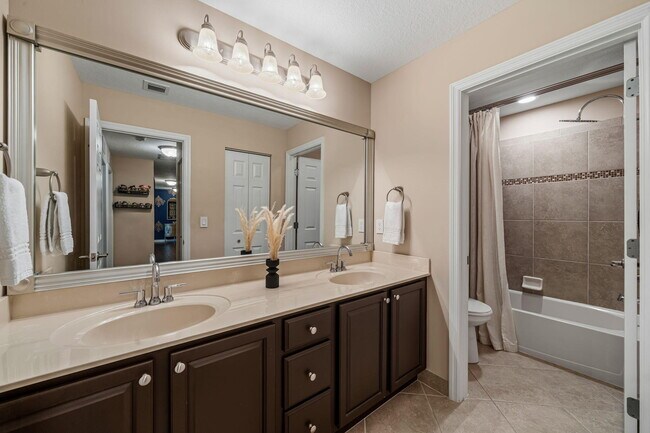 Building Photo - 10652 Ivanhoe Ln