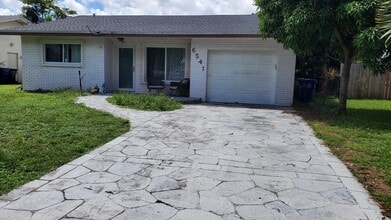Building Photo - 6541 NW 33rd Way