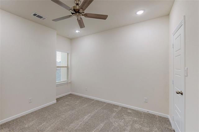 Building Photo - 16062 Doe Lk Dr