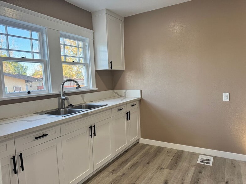 Building Photo - 3719 McKenzie St