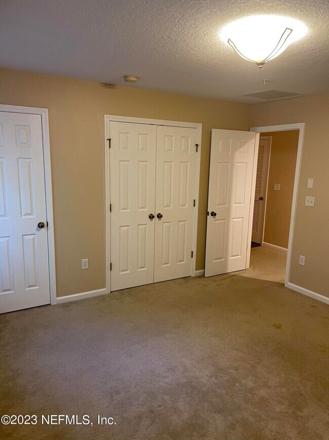 Building Photo - 876 Black Cherry Dr S