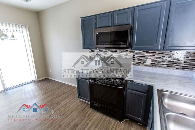 Building Photo - 2185 N Mosley Dr