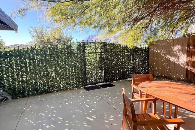 Building Photo - Golf and Games Retreat in Palm Springs