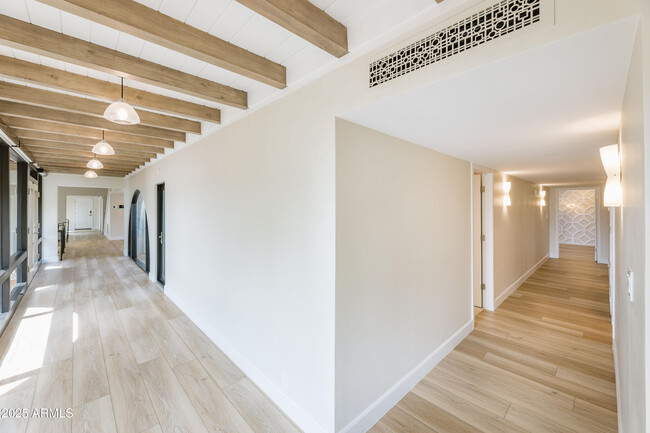 Building Photo - 6040 N 22nd Pl