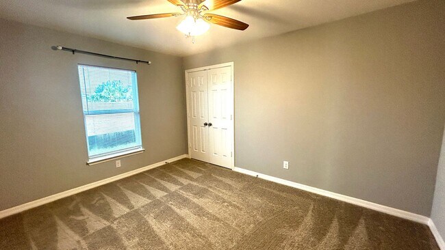 Building Photo - 4 Bedroom 2 Bathroom 2 Car Garage Home - NW Cape Coral - Available Mid April