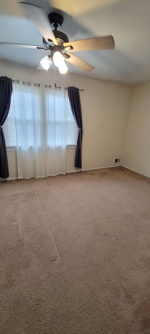 Building Photo - Modern Townhome - Bensalem