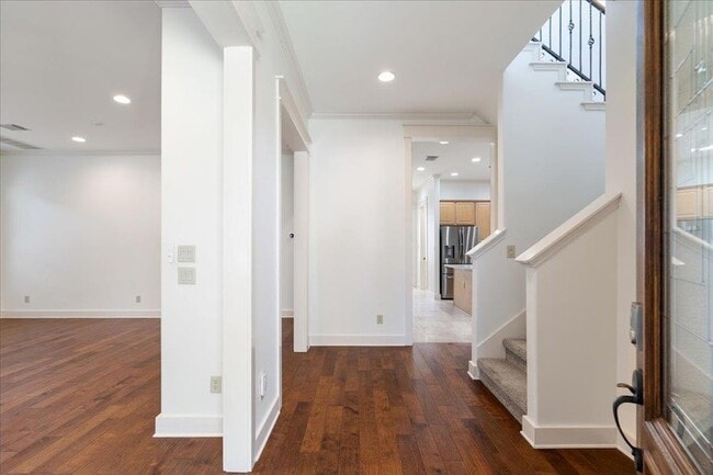 Building Photo - 5603 William Holland Ave