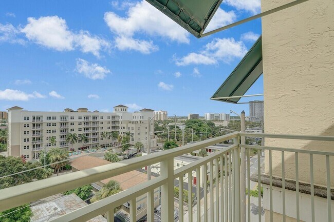Building Photo - 610 Clematis St