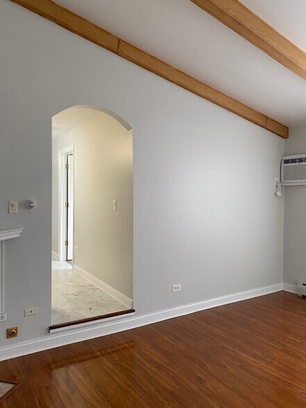 Building Photo - 9307 W Irving Park Rd