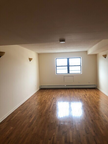 Building Photo - 14 Brooklyn Ave