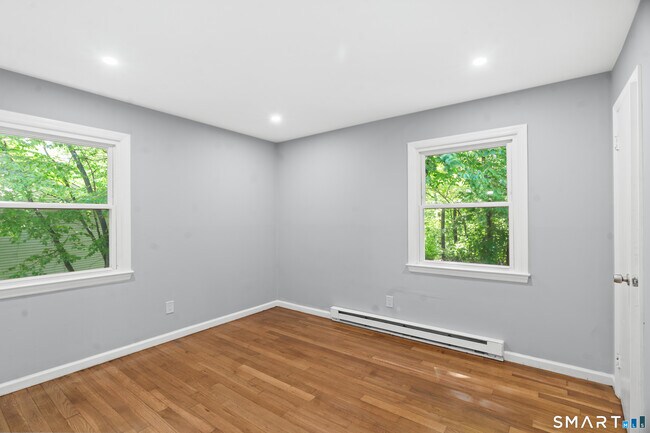 Building Photo - 22 Irving Pl