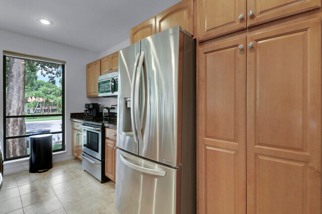 Building Photo - 606 Brackenwood Cove