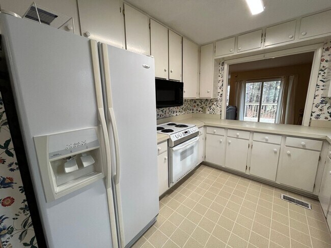 Building Photo - Charming 2BD, 2BA Durham Townhome South of Duke University