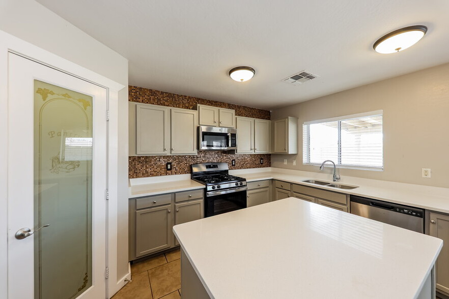Building Photo - 12605 W Corrine Dr