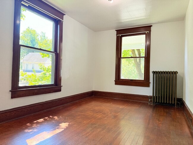 Building Photo - 303 E 6th St
