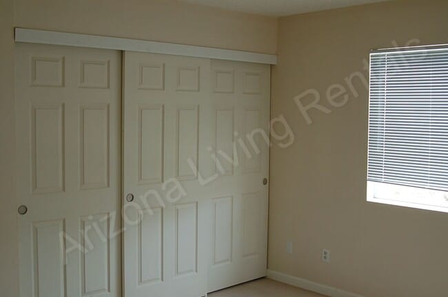Building Photo - NORTHSIDE DUPLEX