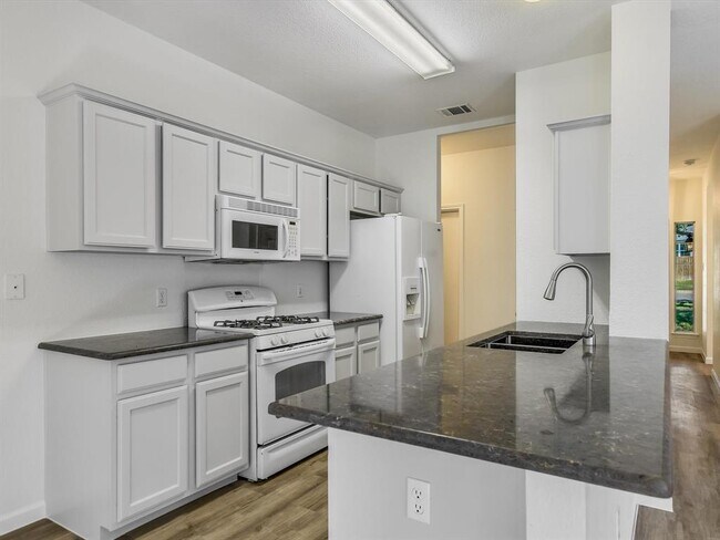 Building Photo - 1102 Brashear Ln