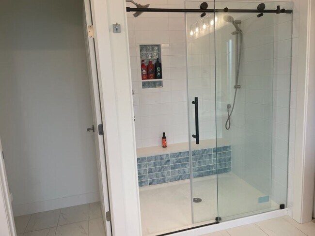 Building Photo - 2702 N Eagle St