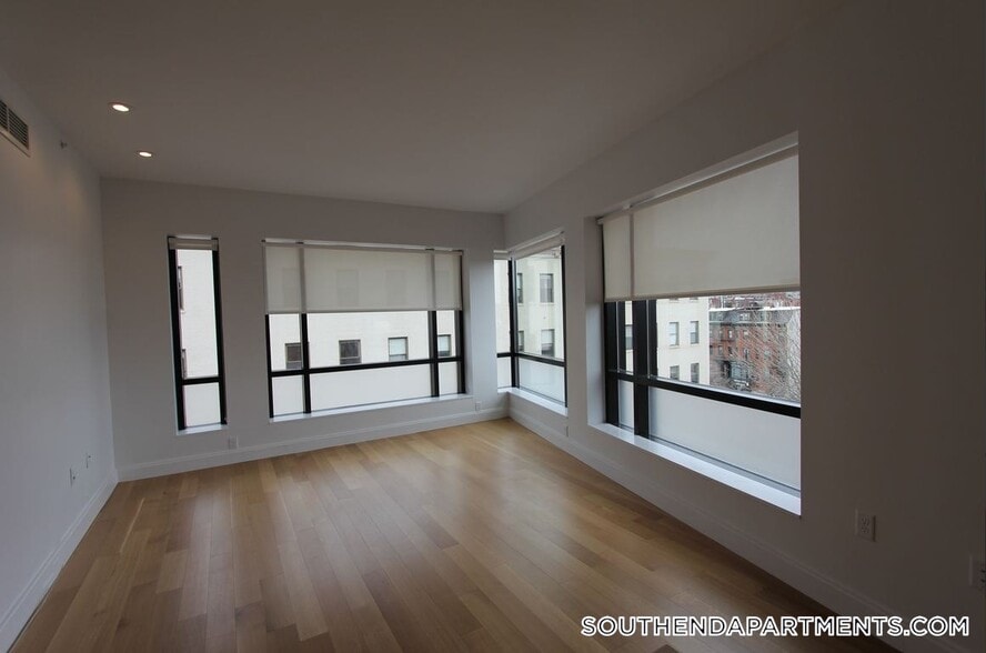 Building Photo - 150 Camden St