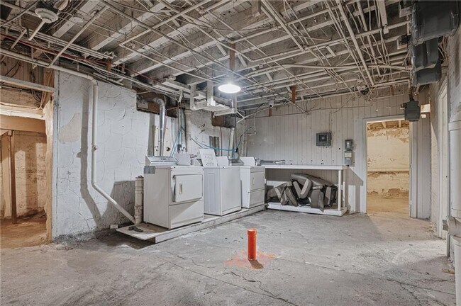 Building Photo - 937 Social St