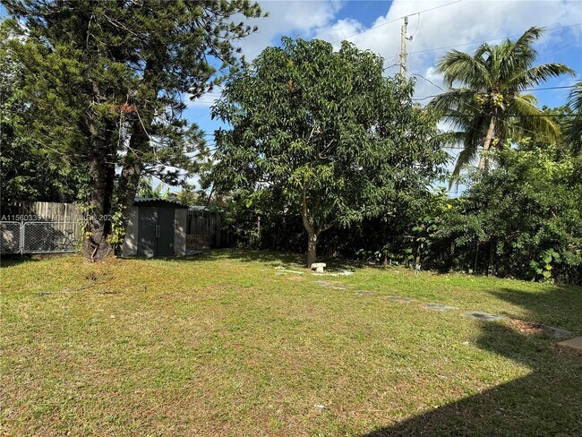 Building Photo - 6111 NW 43rd Ave
