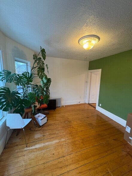 Building Photo - 66 Callender St