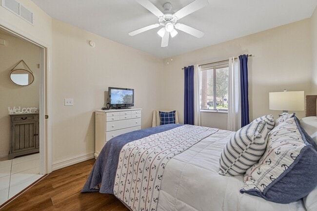 Building Photo - ** Immaculate Blue Heron Sanctuary Condo ~ Available ASAP **