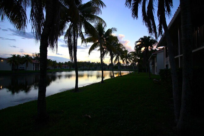 Building Photo - 1513 Lake Crystal Dr