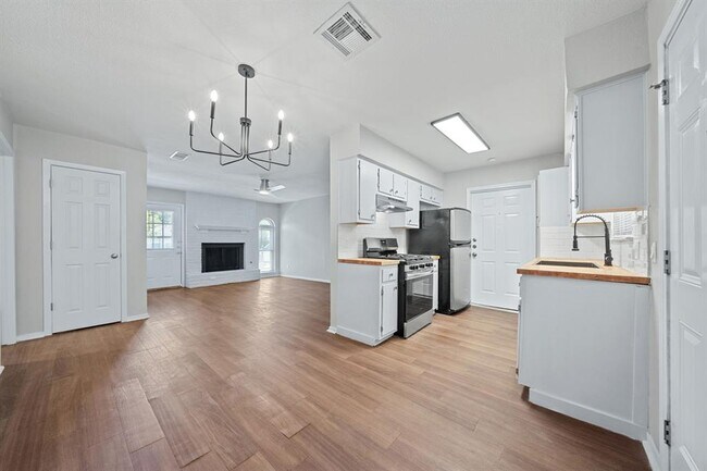 Building Photo - 1810 Mearns Meadow Blvd