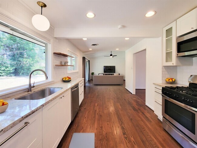 Building Photo - 9506 Vogue Ln