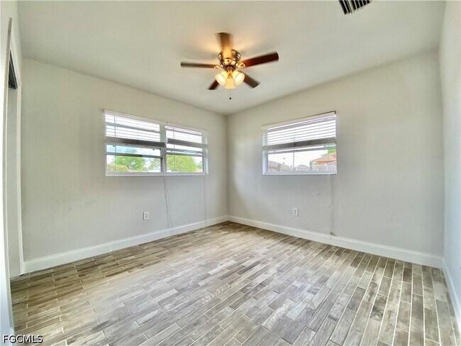 Building Photo - 106 Leeland Heights Blvd W