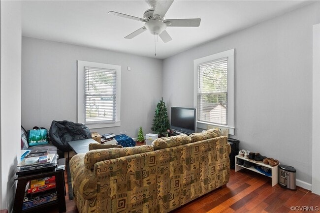 Building Photo - Huge 5 Bedroom House Next to VCU With Off ...