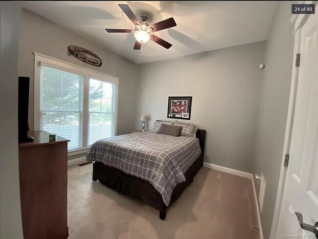 Building Photo - 6036 Daphne Circle