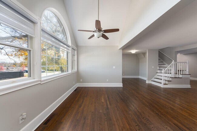 Building Photo - 270 S Center St