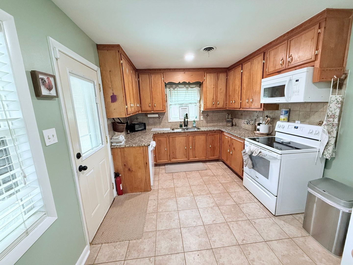 Building Photo - 924 Stoneykirk Dr