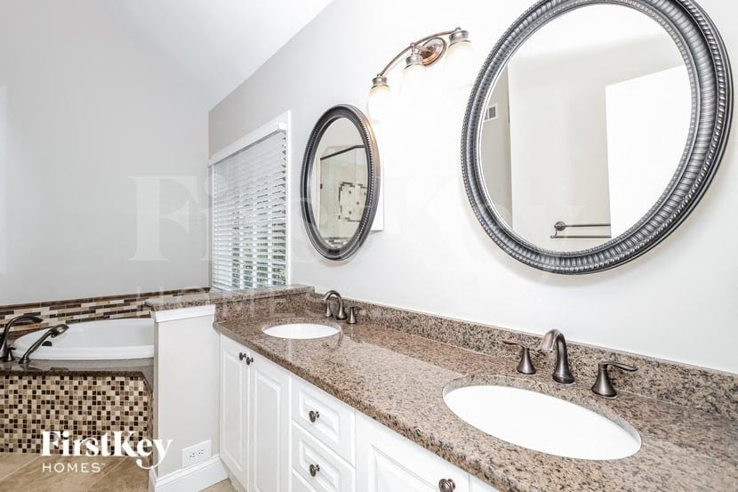 Building Photo - 4390 Wellbrook Ct