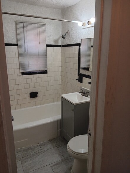 Building Photo - 4223 Brooks St NE