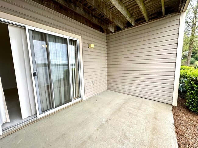 Building Photo - 14051 Queens Harbor Rd