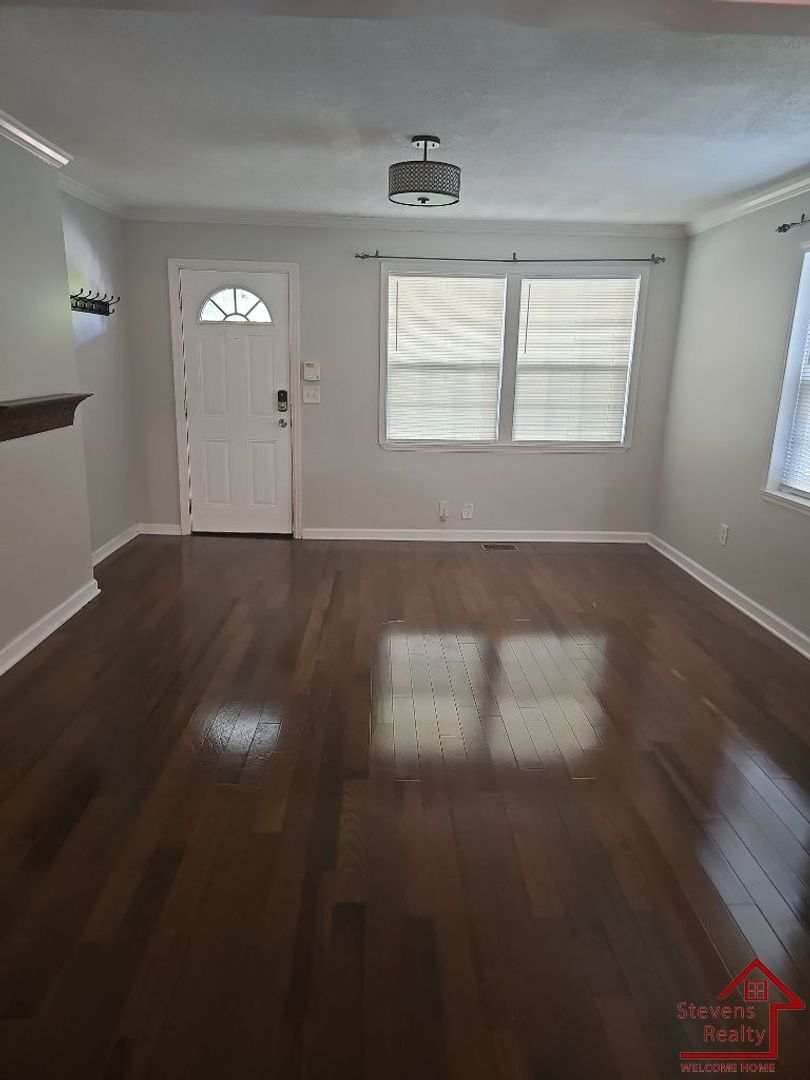 Building Photo - 2412 Chapel Ave