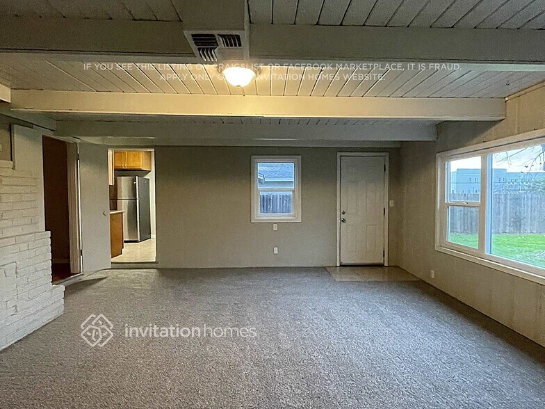 Building Photo - 2305 Carlsbad Ave