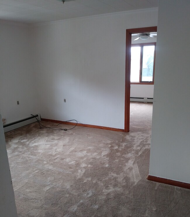 LIVING ROOM - 511 Hickory St