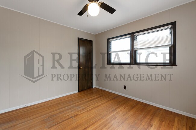 Building Photo - 3401 S Walnut St