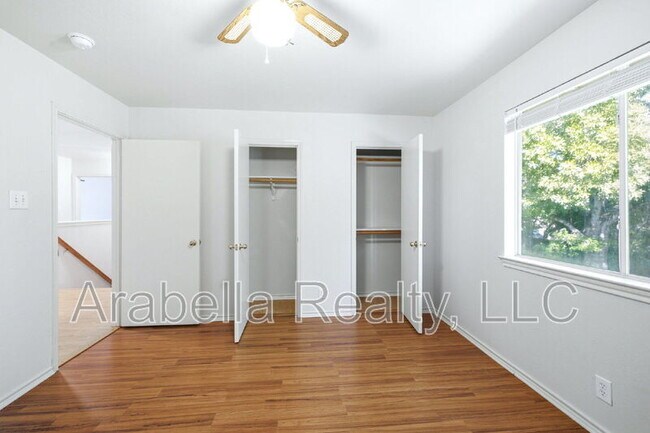 Building Photo - 832 Dimrock