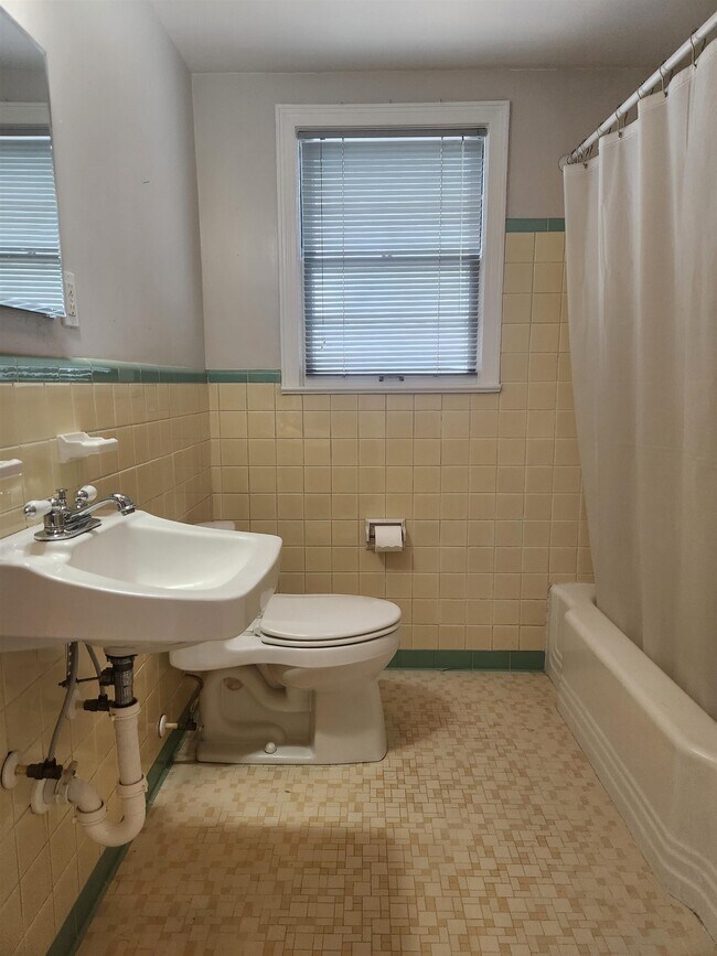 Building Photo - 55 Riberia St