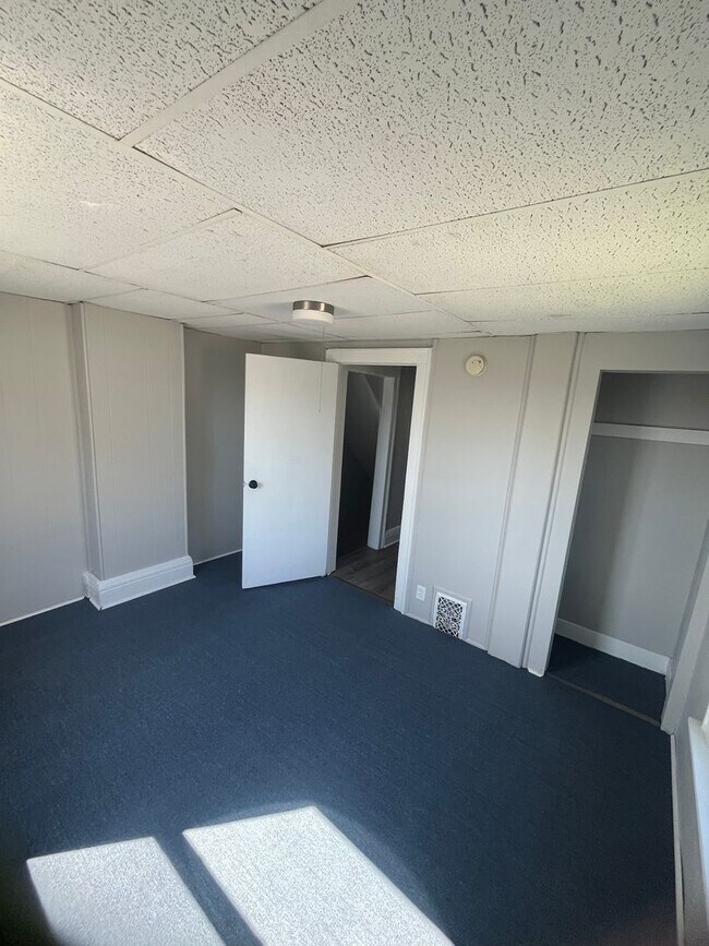 Building Photo - 142-144 Bowman St