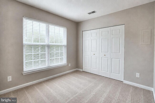 Building Photo - 25340 Lake Mist Square