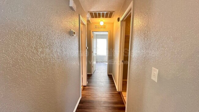 Building Photo - 5520 Bush Creek Way