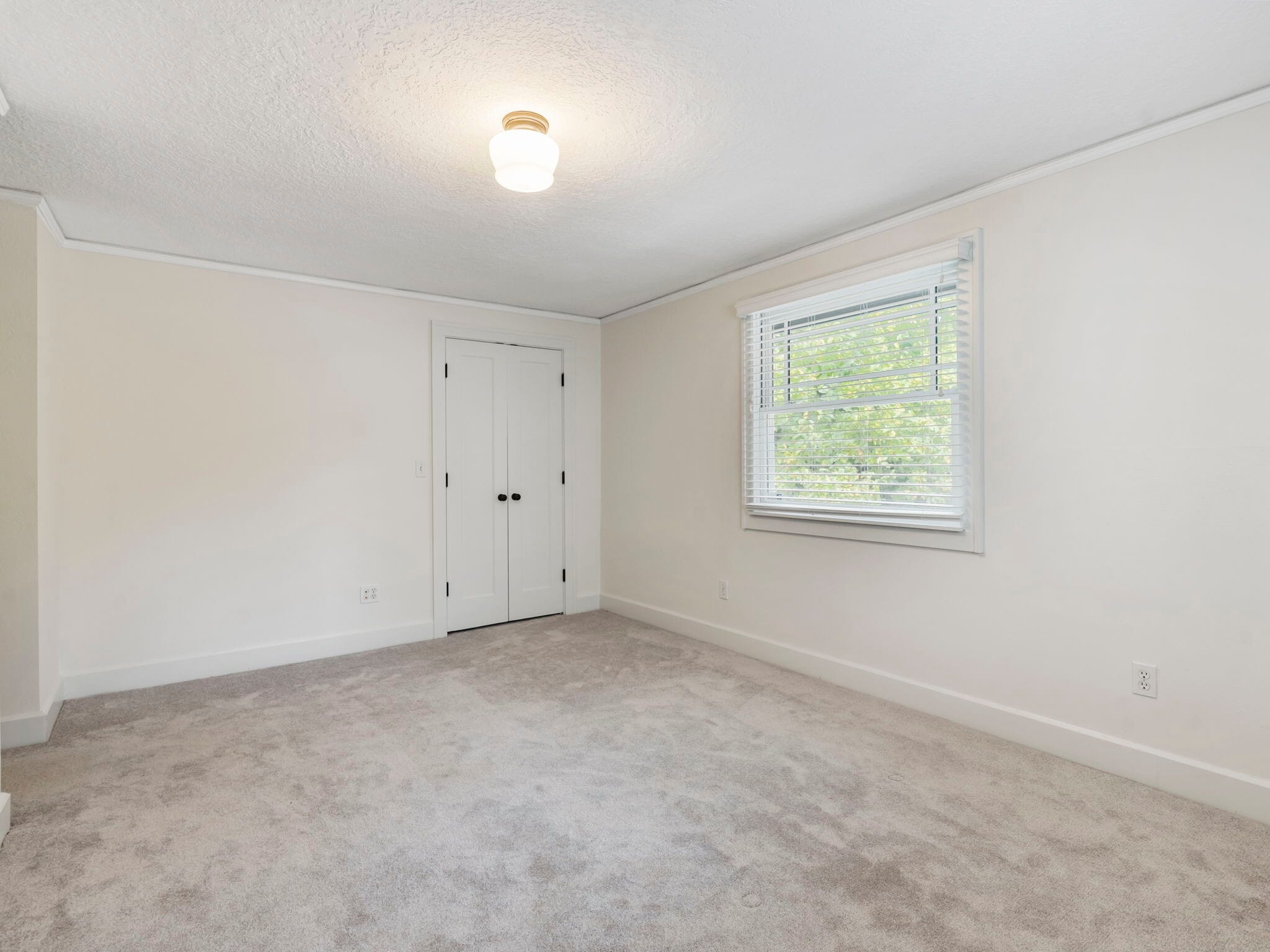 Building Photo - 2605 NE 35th Ave